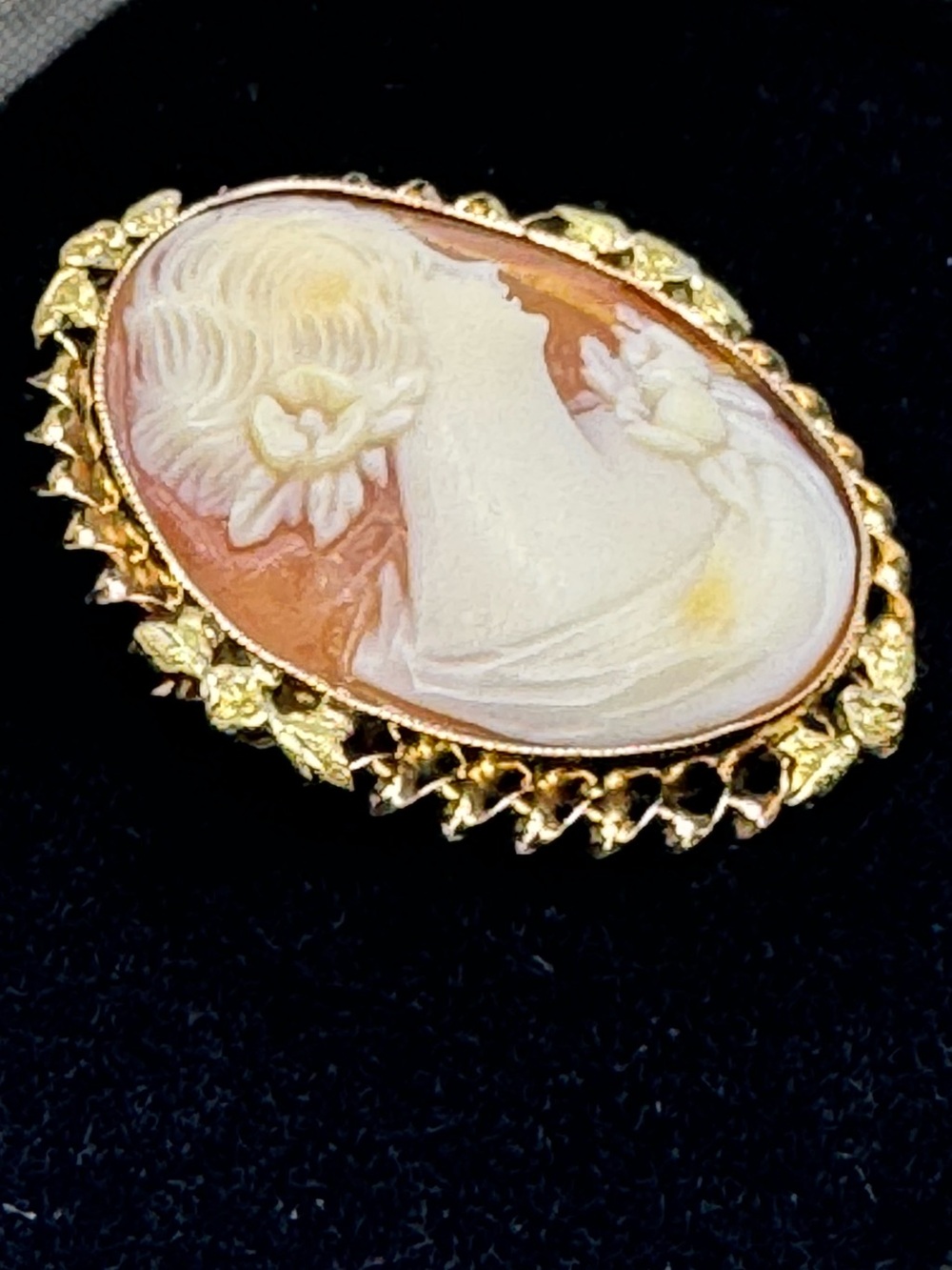Vintage 14k Gold Shell Cameo Brooch - Picture 3 of 9